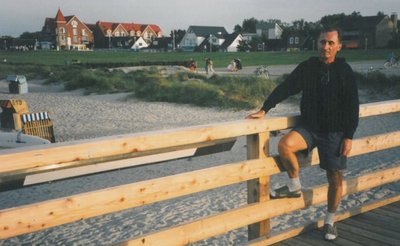 Sportlich war er, so erzählen es die Gornsdorfer. "Ja, er war auch oft in unserem Naturbad", so Bürgermeisterin Andrea Arnold. Auf dem Bild ist Reiner Fischer zu sehen, offenkundig im Urlaub. 