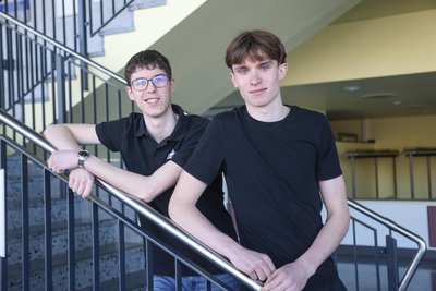 Auch Basketballer müssen eine Ausbildung machen. Valentino Kugler (l.) und Tim Schäfer spielen in der Niners Academy und starten in diesem Jahr ins Berufsleben.