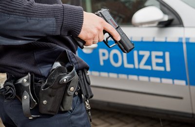 Bis Ende 2018 sollen alle 11.000 Polizeivollzugsbeamte mit neuen Dienstwaffen ausgestattet werden, sagte Innenminister Markus Ulbig (CDU).
