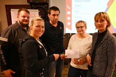 Thomas Matthes (Yellow Boogie Dancers), Manuela Weiß (Reit- und Fahrverein), Stefan Wolf (Blaue Schützen), Katja Rauscher (HSV) und Sina Bonitz (v. l.) beim Auftakt.
