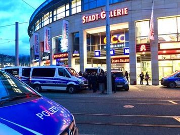 Hinter der Stadtgalerie in Plauen kam es zu einer körperlichen Auseinandersetzung zwischen mehreren Jugendlichen. 