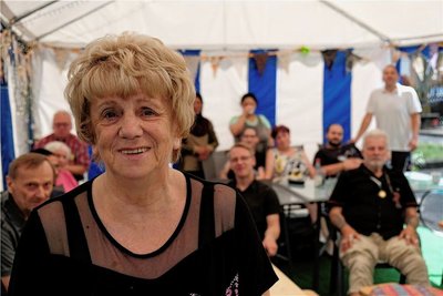 Seit 25 Jahren das Gesicht des Leuchtturms: Annemarie Schramm freute sich mit ihren Mitarbeitern über viele Glückwünsche beim Jubiläumsfest.