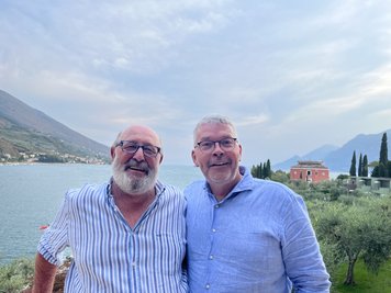 Alexander Eschenbach (rechts) freute sich, seinen lieben Bekannten, den Hotelier Achille Gagliardi (links) zu treffen.