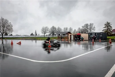 Auf der neu gebauten Multifunktionsfläche an der Burgstädter Turnerstraße trainiert der ortsansässige Motorsportclub mit Karts. 