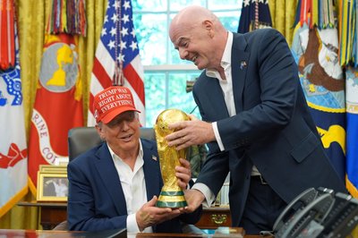 Trump und Infantino inszenieren gerne ihren guten Draht zueinander. (Archivbild)