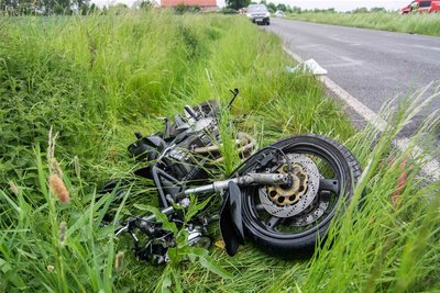 Bei einem Unfall sind am Montagnachmittag auf der Straße Am Kronberg in Nossen zwei Personen verletzt worden.