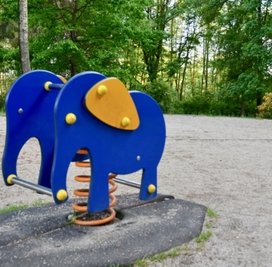 Neben dem Wipp-Elefant auf dem Spielplatz am Tierpark in Limbach-Oberfrohna soll eine Lücke geschossen werden. 