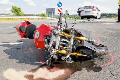 Rettungskräfte waren nach einem Unfall auf der B 174 bei Marienberg im Großeinsatz.