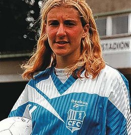 Anja Mittag im Trikot des CFC im Jahre 2000. Im Nachwuchsbereich wurde sie oft eine Altersklasse höhereingesetzt.