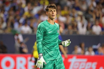Neu auf dem Zettel ist die Nummer eins des FC Chelsea. Laut Informationen des Transferexperten Fabrizio Romano soll Kepa Arrizabalaga das Interesse der Bayern geweckt haben.