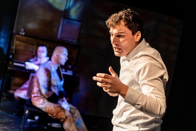 Clemens Kersten als Tichy in „Herr Lem".