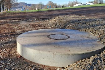 250 Meter tief: Was sich unter diesem Betondeckel im Erzgebirge verbirgt - Hier wurde in rund 250 Metern Tiefe eine Grubenwasser-Messstelle eingerichtet.