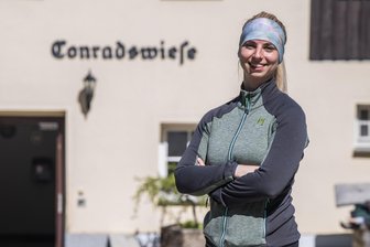 26-Jährige übernimmt Leitung von Waldschulheim im Erzgebirge - Die 26-jährige Franziska Erlbeck ist die neue Leiterin des Waldschulheims Conradswiese.