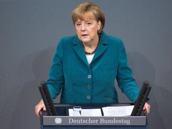 Kanzlerin Merkel äüßert sich in einer Regierungserklärung vor dem Bundestag zur Flutkatastrophe.