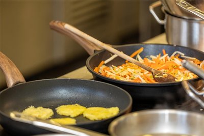 Einfache Landküche ohne Fleisch hält den Warenwert niedrig. „Unser Essverhalten wandelt sich“, so Hammer. „Die junge Generation will Frisches auf dem Teller, keine großen Fleischportionen.“