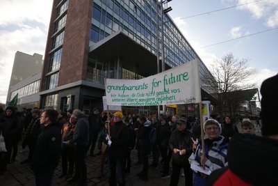 Auch die Großeltern unterstützen die Aktion.