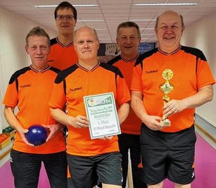 Die Kegel-Kreisliga-Sieger des SV Pöhlatal Königswalde: Ralf Scharnack, Martin Schiefer, Udo Rösel, Claus Kunzmann und Steffen Schulze (v. l.). Nicht im Bild ist Andreas Malz, der auf vier Einsätze kam. 