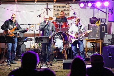 Die Band Werksfremde hier bei einem Auftritt 2017 beim Park-Rock.