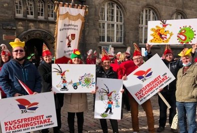 Der Frankenberger Carnevalsverein beteiligte sich am Sonntag in Chemnitz an der Demo der Faschingsvereine für "Kussfreiheit und Faschingstanz" und gegen die 2G-Regel 