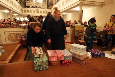 Zum Martinsfest in Niederbobritzsch startete die Aktion „Weihnachten im Schuhkarton 2024“.