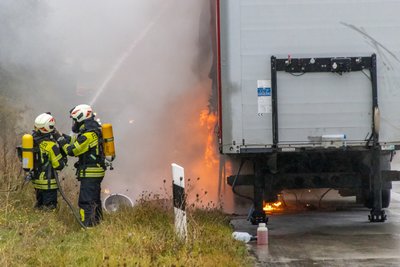 Den Anhänger konnte der Fahrer auf dem Standstreifen abstellen.
