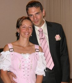 
              <p class="artikelinhalt">Fränkische Hochzeit: Yvonne Zeibig und Chris Helin. </p>
            