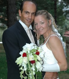 
              <p class="artikelinhalt">Griechische Hochzeit: Viola Bauer und Lefteris Fafalis. </p>
            
