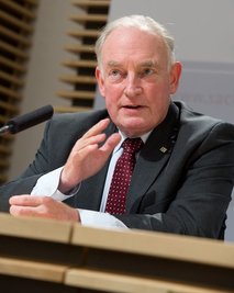 General a. D. Hans-Peter von Kirchbach 