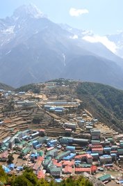  Eine Stadt ohne Straßen und Autos:Namche Bazar (3440 m). 