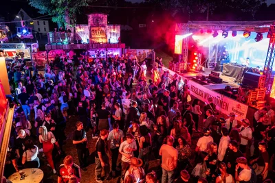 Am Pfingstsonntag spielten mehr als zehn DJ auf drei Bühnen zum Kramba in Berthelsdorf.