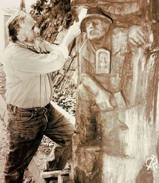 Gotthard Richter im Jahr 1999 bei der Arbeit an einer Bergmannsfigur. Dieser Bergmann steht derzeit vorm Schneeberger Museum. 