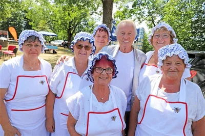 Alle Jahre nehmen die Landfrauen beim Stadt- und Haldenfest Brand-Erbisdorf den jeweiligen Gaststar in ihre Mitte. Diesmal: Christian Anders.