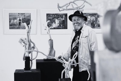 Volker Beyer aus Langenau stellte 2024 in der Theatergalerie Freiberg aus.