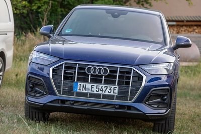Im blauen Q5 mit IN-Kennzeichen zum Sportfest nach Oberlosa: OB Steffen Zenner fährt dieses Auto, bis sein Dienstwagen anrollt. 