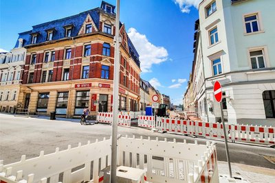 Das heißt, auch der zweite Bauabschnitt der ursprünglich im Dezember 2023 fertig sein sollte, soll dann zur Festmeile gehören.