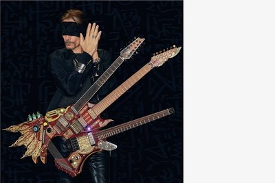 Vai ziert mit seiner "Hydra" das Cover von "Inviolate". 