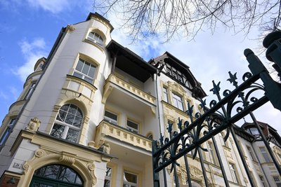 An der Kaßbergstraße hat bereits ihr Mann seine Büros. Ab Februar zieht auch Martina Flade hier ein.