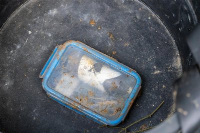 Der Einsatz musste am Mittwoch für einige Stunden unterbrochen werden. Grund ist diese Metallröhre, die als gefährlich eingestuft und gesprengt werden musste.