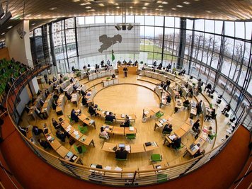             Blick in den Plenarsaal während einer Sitzung des Sächsischen Landtages.
