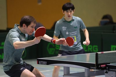 Hsin-Yang Li (rechts) und Andrey Milovanov vom TTC Sachsenring gewannen ihr Doppel gegen Köln in drei Sätzen.