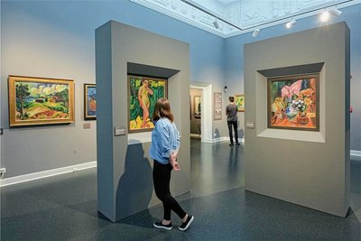 Blick in einen Ausstellungsraum im Max-Pechstein-Museum. 