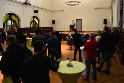 Etwa 80 Gäste waren der Einladung von Bürgermeister Oliver Gerstner zum Empfang zum Amtsantritt in der Aula des Bildungszentrums gefolgt.