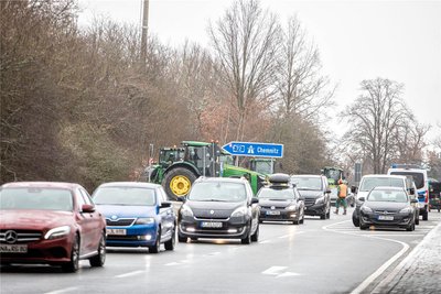 Die mit den Protesten verbundenen Sperrungen haben am Freitagmittag an den Auffahrten der A 72 auch im Vogtland wieder zu Staus geführt.