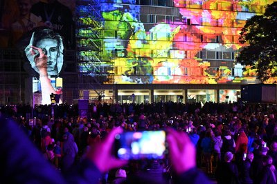 „Light our vision“ heißt es seit 2023 in Chemnitz, dieses Jahr vom 24. bis 27. September. Ein Lichtkunstfestival soll es jetzt auch in Auerswalde geben.
