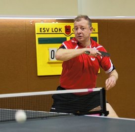 René Hauptmann vom Gastgeber TuS Ebersdorf wurde Sachsenmeister im Para-Tischtennis. 