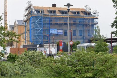 Baustelle Bahnhof Freiberg: Ab April 2023 will der Landkreis mit seiner Behörde einziehen.
