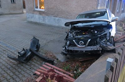 Nach ersten Informationen wurden zwei Personen verletzt. 