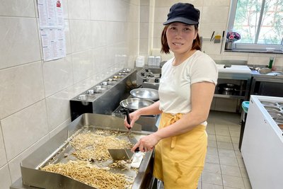 Bui Thi Mai ist die Schwester des Imbiss-Chefs.