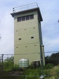 Die Betonhülle des Grenzturms wurde jetzt saniert. 