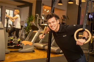 "Wir sind froh, dass wir wieder öffnen können", meint Florian Köttnitz, Inhaber des Injoy in Syrau. Insgesamt elf Monate Schließzeit liegen hinter seinem Fitnessstudio. 
